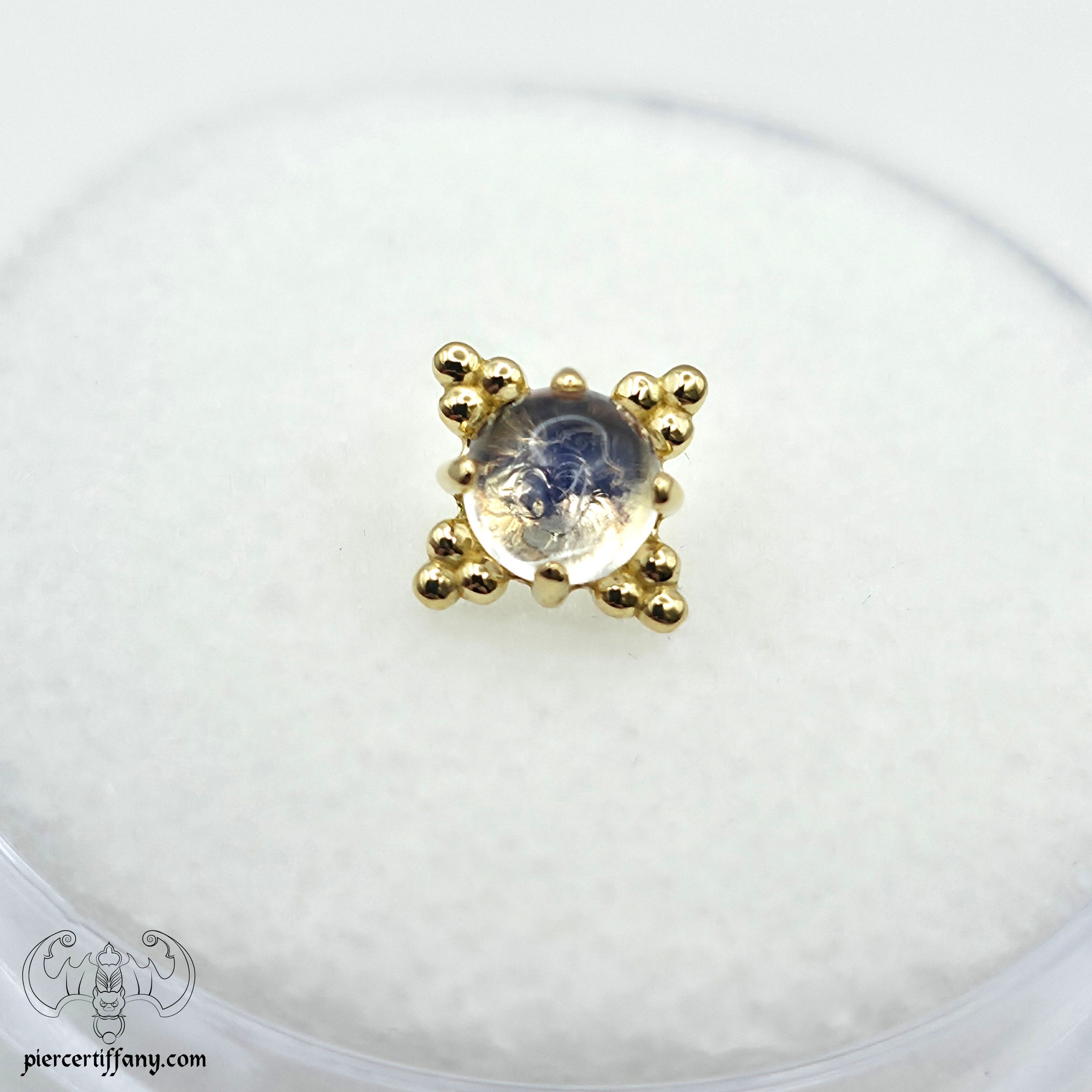 18K Zia 4mm Cabochon Threadless End Anatometal | Piercings by Tiffany