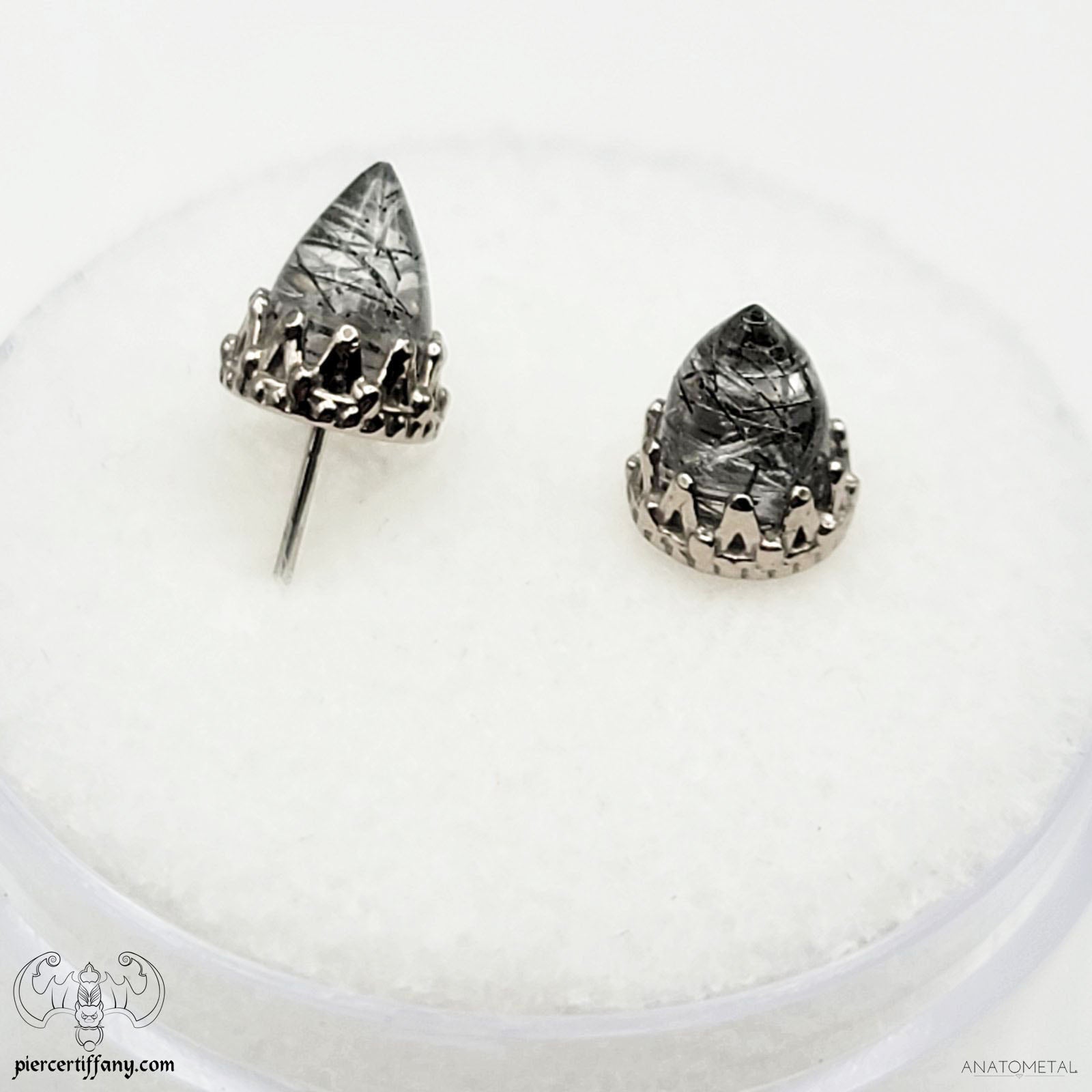 18K King Threadless End Anatometal | Piercings by Tiffany